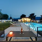 Villa Anja Is A 4 Bedroom With A 32 Sqm Heated Pool Near Imotski