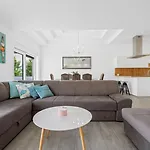 Anja Is A 4 Bedroom With A 32 Sqm Heated Pool Near Villa Imotski