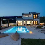 Anja Is A 4 Bedroom With A 32 Sqm Heated Pool Near Villa *
