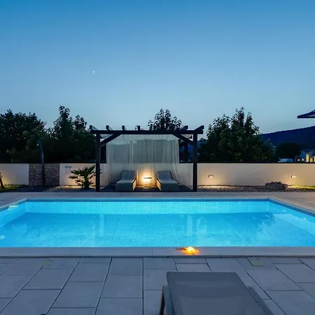 Vila Anja Is A 4 Bedroom With A 32 Sqm Heated Pool Near *