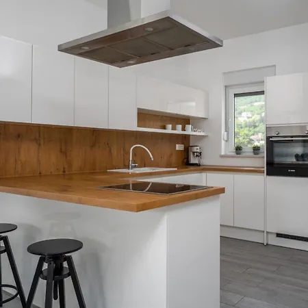 Vila Anja Is A 4 Bedroom With A 32 Sqm Heated Pool Near *