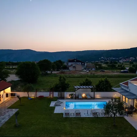 Villa Anja Is A 4 Bedroom With A 32 Sqm Heated Pool Near Imotski