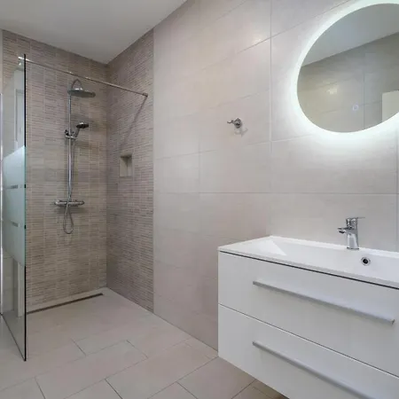 Vila Anja Is A 4 Bedroom With A 32 Sqm Heated Pool Near