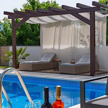 Anja Is A 4 Bedroom With A 32 Sqm Heated Pool Near Vila