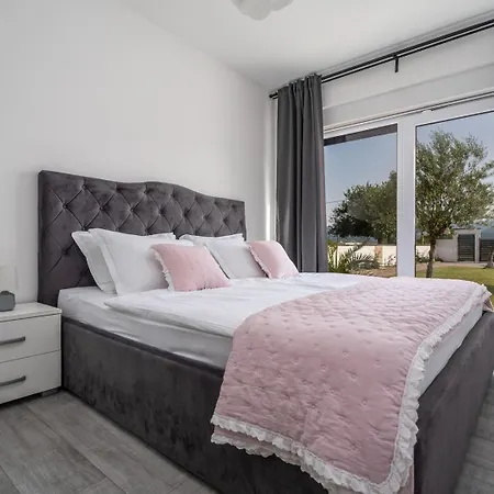 Vila Anja Is A 4 Bedroom With A 32 Sqm Heated Pool Near *