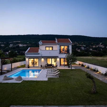Anja Is A 4 Bedroom With A 32 Sqm Heated Pool Near Villa *