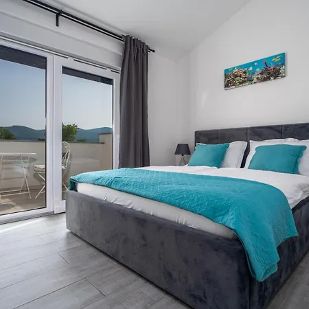 Vila Anja Is A 4 Bedroom With A 32 Sqm Heated Pool Near *