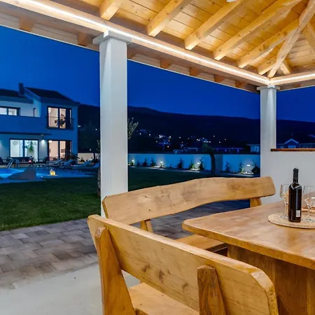 Anja Is A 4 Bedroom With A 32 Sqm Heated Pool Near *