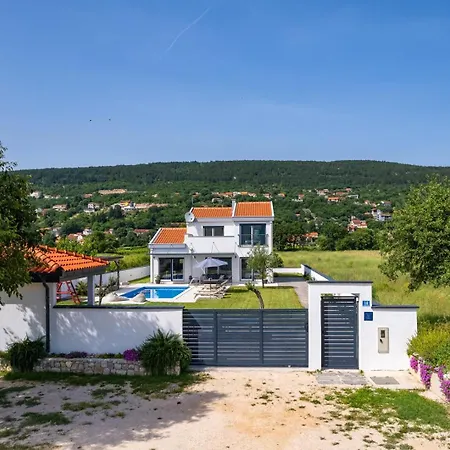 Anja Is A 4 Bedroom With A 32 Sqm Heated Pool Near Villa