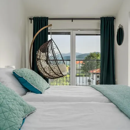 Anja Is A 4 Bedroom With A 32 Sqm Heated Pool Near * Imotski