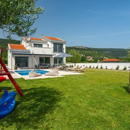 Vila Anja Is A 4 Bedroom With A 32 Sqm Heated Pool Near
