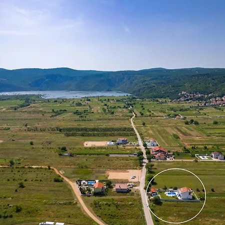 Anja Is A 4 Bedroom With A 32 Sqm Heated Pool Near * Imotski