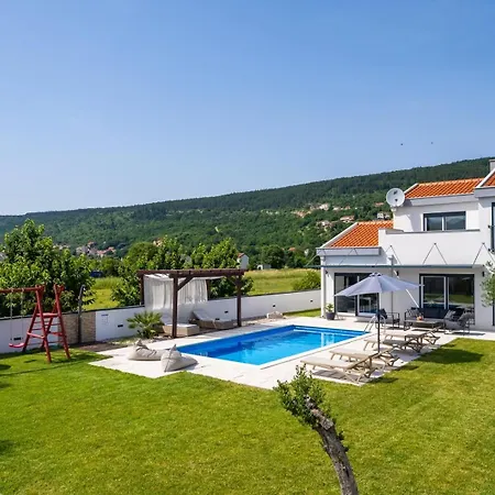 Vila Anja Is A 4 Bedroom With A 32 Sqm Heated Pool Near Imotski