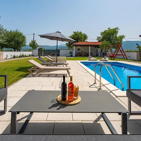 Βίλα New Anja Is A 4 Bedroom With A 32 Sqm Heated Pool Near