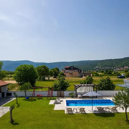 Vila Anja Is A 4 Bedroom With A 32 Sqm Heated Pool Near *